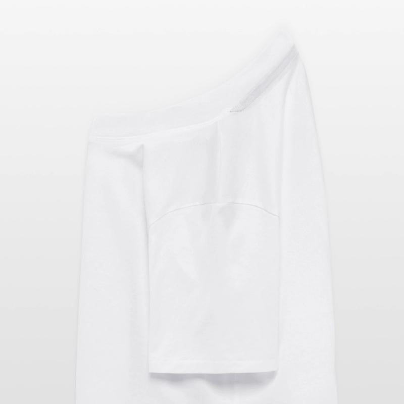 Cozy Penguin Pal: Winter's Adorable Friend