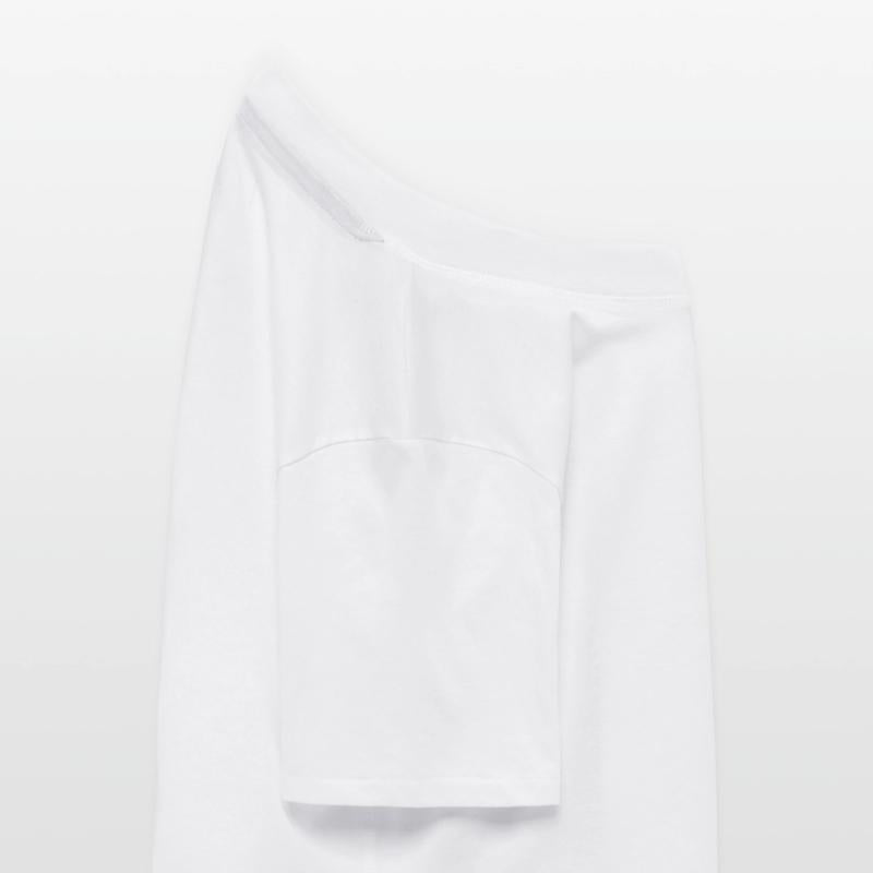 Cozy Penguin Pal: Winter's Adorable Friend